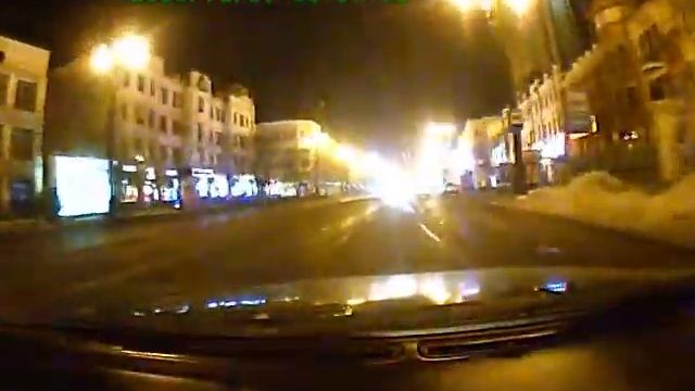 Сходу вошел в поворот и протаранил Nissan Bluebird смотреть онлайн