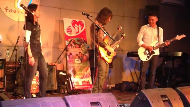 Ron "Bumblefoot" Thal Jam at Fourties Jakarta Indonesia (D'Yer Maker - Led Zeppelin) смотреть онлайн