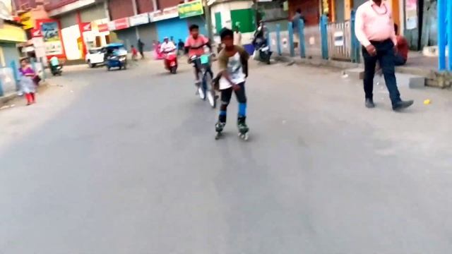 Public react on balurghat roads?? // public reaction skating.@skatersanjay смотреть онлайн