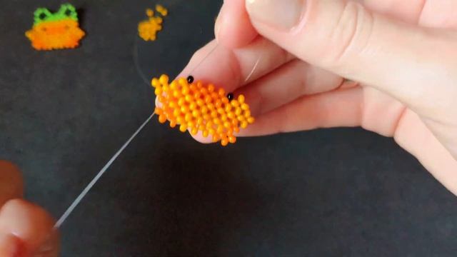 Фигурка уточка из бисера в шапке лягушки в технике крестик смотреть онлайн