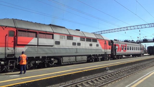 ТЭП70-0083 с пригородным поездом, ст.Ижевск смотреть онлайн