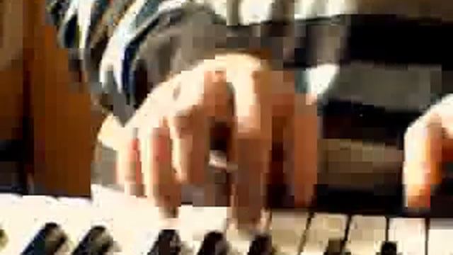PLAYING ABBA 'DANCING QUEEN' ON THE KEYBOARD смотреть онлайн