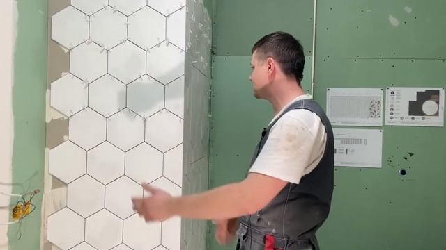 Как укладывать шестигранную плитку? Сложный санузел. РЕМОНТ и ОТДЕЛКА В СПБ смотреть онлайн