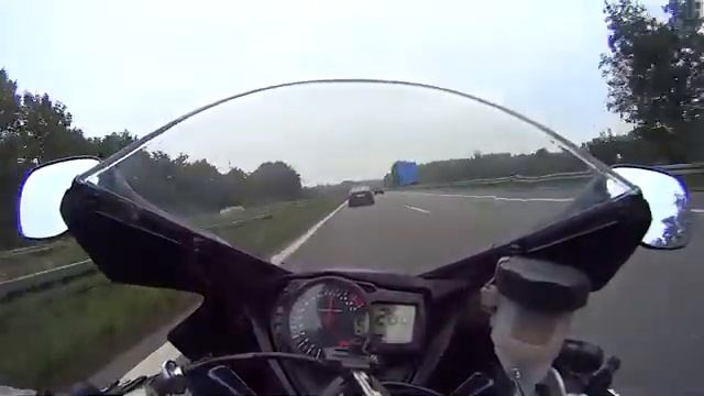 Suzuki GSX-R 1000 K6 VS BMW M550 смотреть онлайн