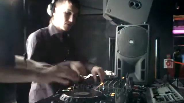 DJ Dimьяn & Alex Sample - Live Clubnika 12.05.10.avi смотреть онлайн