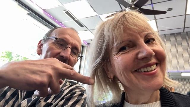 Парикмахерша в ударе от своих учеников. смотреть онлайн