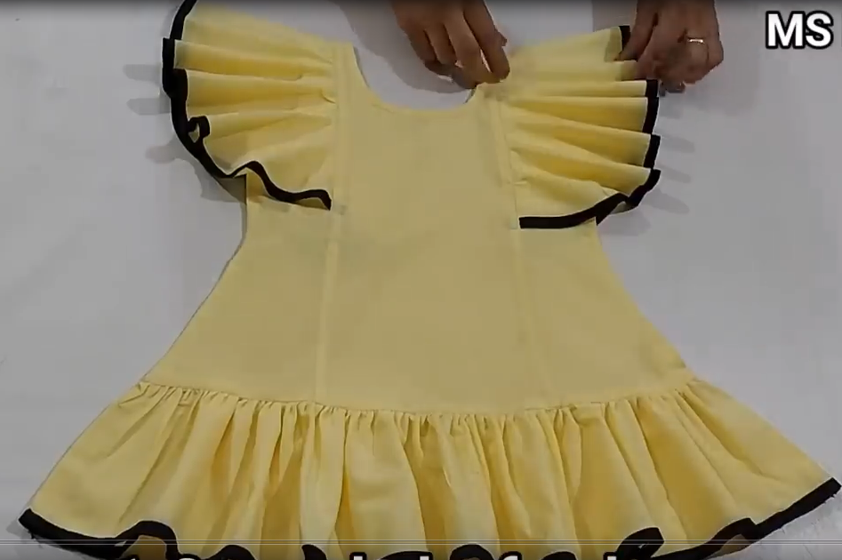 Новый дизайн детского платьица с дизайнерскими рукавами, детское платьице с оборками смотреть онлайн