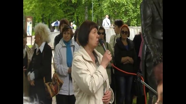 Ираида у памятника Пушкину в Риге 6 6 2012 смотреть онлайн