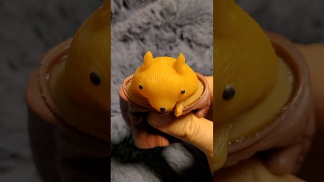 СИЛИКОНОВАЯ ИГРУШКА АНТИСТРЕСС. БЕЛКА ИЗ ПНЯ смотреть онлайн