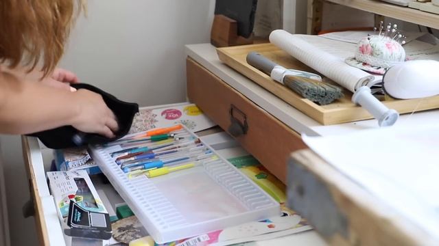 Let's clean up this overwhelming cluttered space together! смотреть онлайн