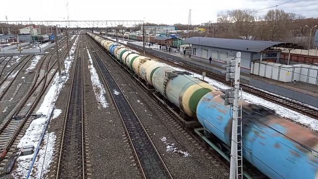 Электровозы ВЛ10У-552 и ВЛ10У-608 с грузовым поездом смотреть онлайн