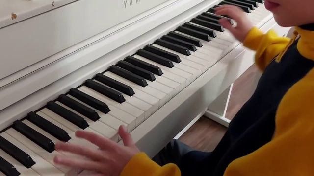 Музыкальное исполнение "Осень" исполняет мальчик - аутист смотреть онлайн