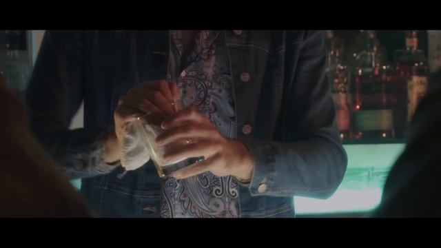 NOAH - Airport Bar (OFFICIAL VIDEO) смотреть онлайн