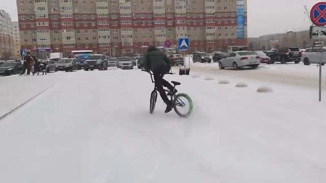 Вывернул покрышку на внутреннюю сторону и катался месяц смотреть онлайн