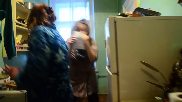 Питерские пенсионерки в поддержку курсантов летного училища смотреть онлайн