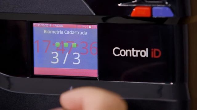 Cadastro de usuário no relógio de ponto iDClass da Control iD смотреть онлайн