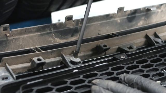 Audi S1 Gets RS Grille & DeChrome Badges смотреть онлайн