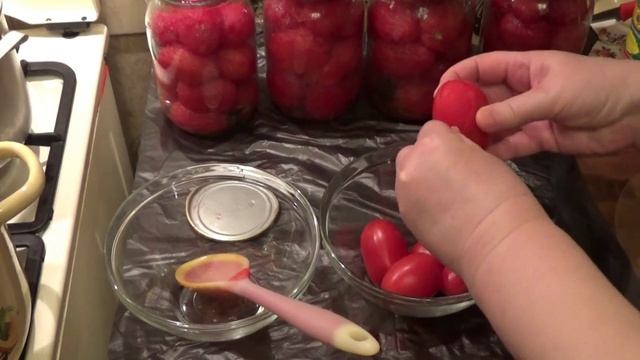 Помидоры в томатном соке на зиму. Вкусная заготовка. смотреть онлайн