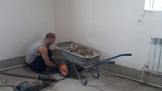 Раздолбил пол в углу цеха и вывожу бут на стоянку! Оренбург, СНТ 