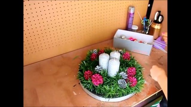 Композиция из шишек к новогоднему столу из 3х свечей. смотреть онлайн