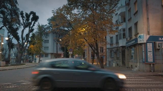 Осень в Болгарии, Варна, вечерняя прогулка в ноябре по центру Варны, механа "Морски вълк" смотреть онлайн