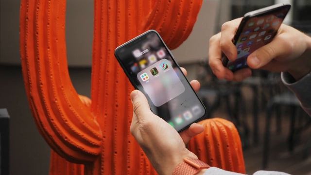 $98 fake iPhone vs $999 real iPhone 11 Pro! смотреть онлайн