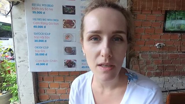 Обстроились в Дананге || Тестим уличную кухню || Недорогое кафе TUCANA смотреть онлайн
