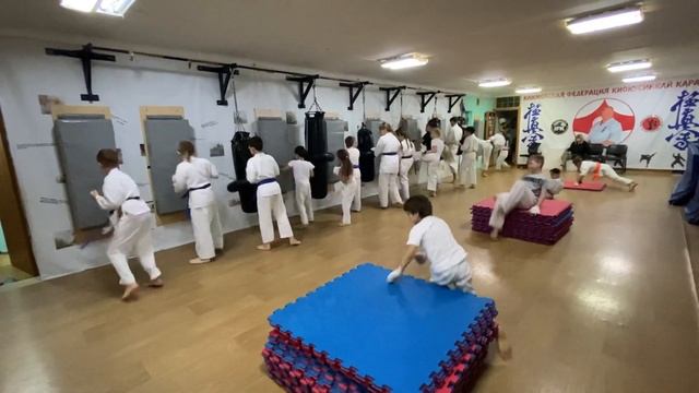 Тренировка 22 сентября 2022 года. Киокусинкай каратэ в Климовске на Западной 12. смотреть онлайн