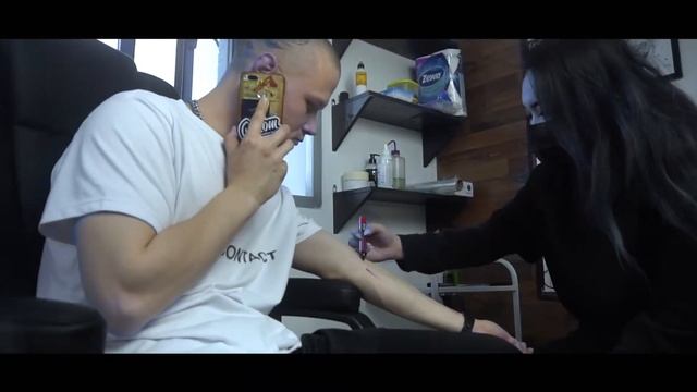 Custom Tattoo Studio смотреть онлайн