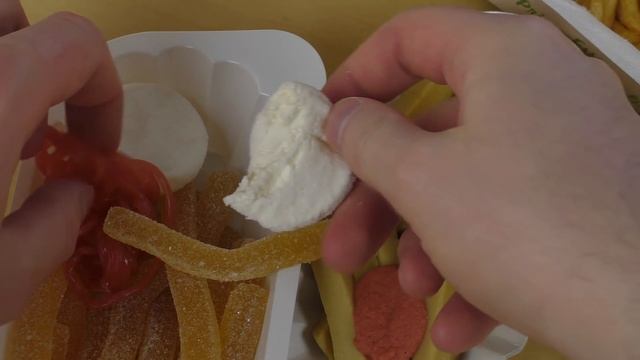 Real/Gummy/Marzipan Fries - Candy JunkFood Replicas Part 1 смотреть онлайн