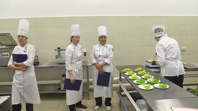 Школьные повара блеснули рецептами из детского меню смотреть онлайн