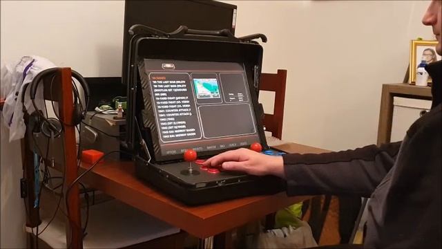 Arcade Briefcase смотреть онлайн