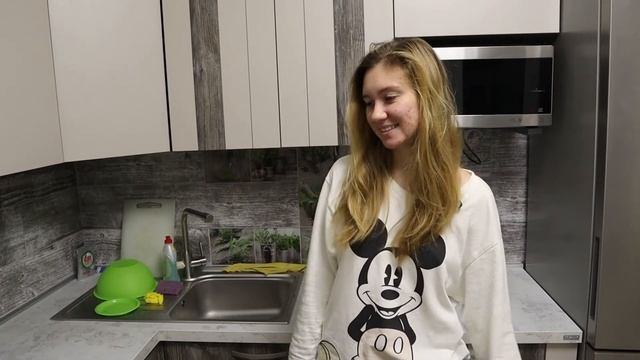 КАК ЖИТЬ БЕЗ МЕБЕЛИ | Что есть у меня в квартире смотреть онлайн