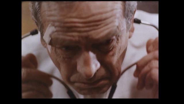 Lovind o pasare de prada (1984) | Film romanesc смотреть онлайн