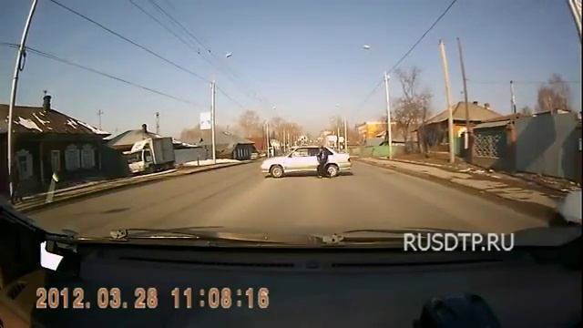 ВАЗ сбежал от водителя VAZ-2112 and trams in Nizhny Novgorod. смотреть онлайн