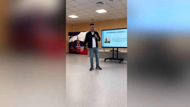 Если трезвый - значит странный? | Михаил Минаков смотреть онлайн