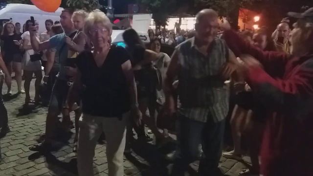 Харьков;танцы в честь Дня Молодёжы;Нина и Сан Саныч смотреть онлайн
