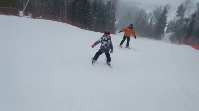 Как научить ребёнка кататься на горных лыжах ? смотреть онлайн