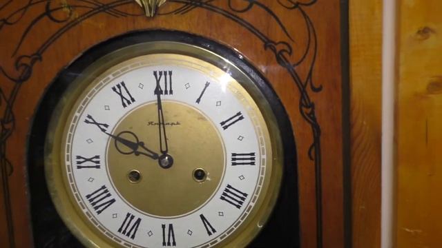 Часы настенные Янтарь с боем.