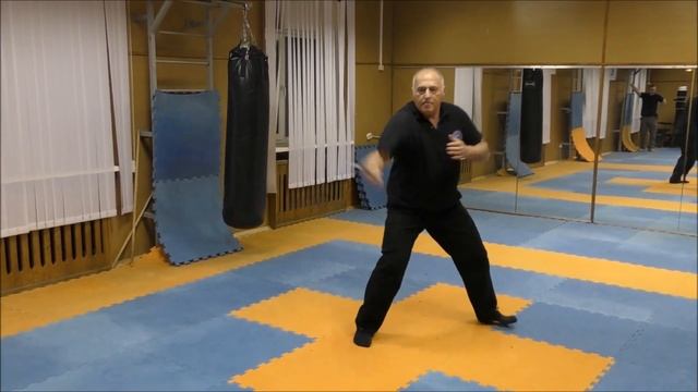 Демонстрация вариантов смены хватов в бою - школа МАКО смотреть онлайн