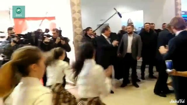 Жириновский поддержал курсантов Ульяновского летного училища и станцевал под Benny Benassi смотреть онлайн