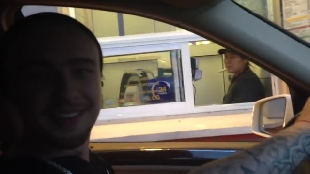 Mcdonald's Rap. Вот как можно заказывать еду в Макдональдс Рэп в Макдаке прикол. смотреть онлайн