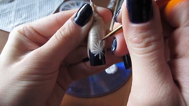 Новогодний маникюр. Праздничний маникюр. Маникюр-снежинка! смотреть онлайн