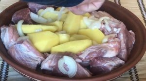 КАК ПРИГОТОВИТЬ ВКУСНОЕ И СОЧНОЕ МЯСО В ТАЖИНЕ (готовим в печи на углях)