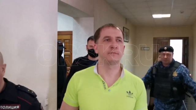Александра Лазарева ведут в зал суда смотреть онлайн