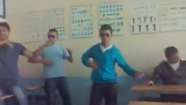 Sumaheri Bend - Rumenka Kolo смотреть онлайн