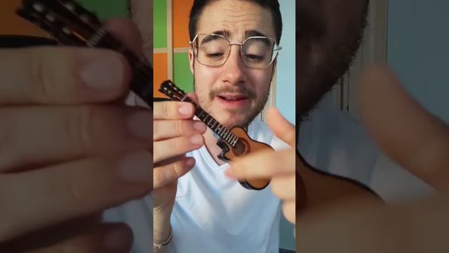 ASÍ SUENA UNA GUITARRA DE BOLSILLO (Mini Guitarra) смотреть онлайн