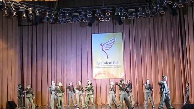 моя группа по танцам танцует военный танец смотреть онлайн