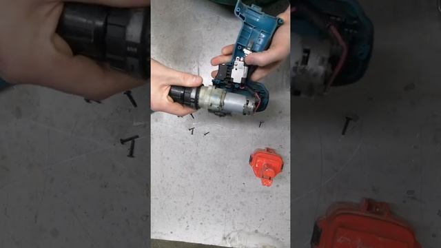 Разборка шуруповерта Makita. Что внутри? смотреть онлайн
