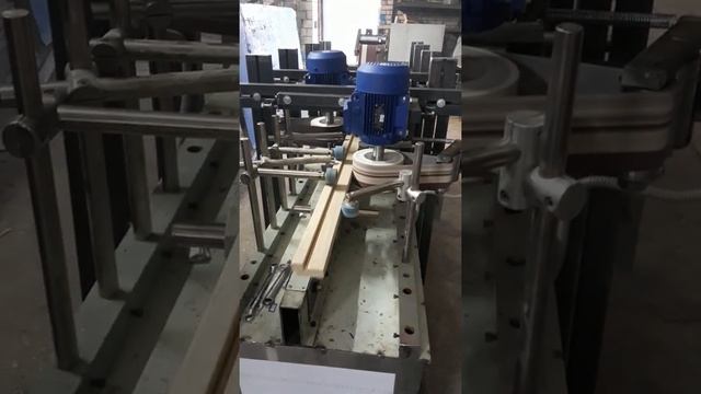 Ленточный шлифовальный станок-автомат по дереву смотреть онлайн
